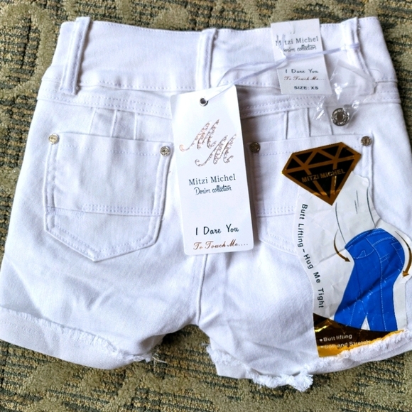 Mitzi Butt Lifting White Stretch Denim shorts Size Large - Picture 2 of 6